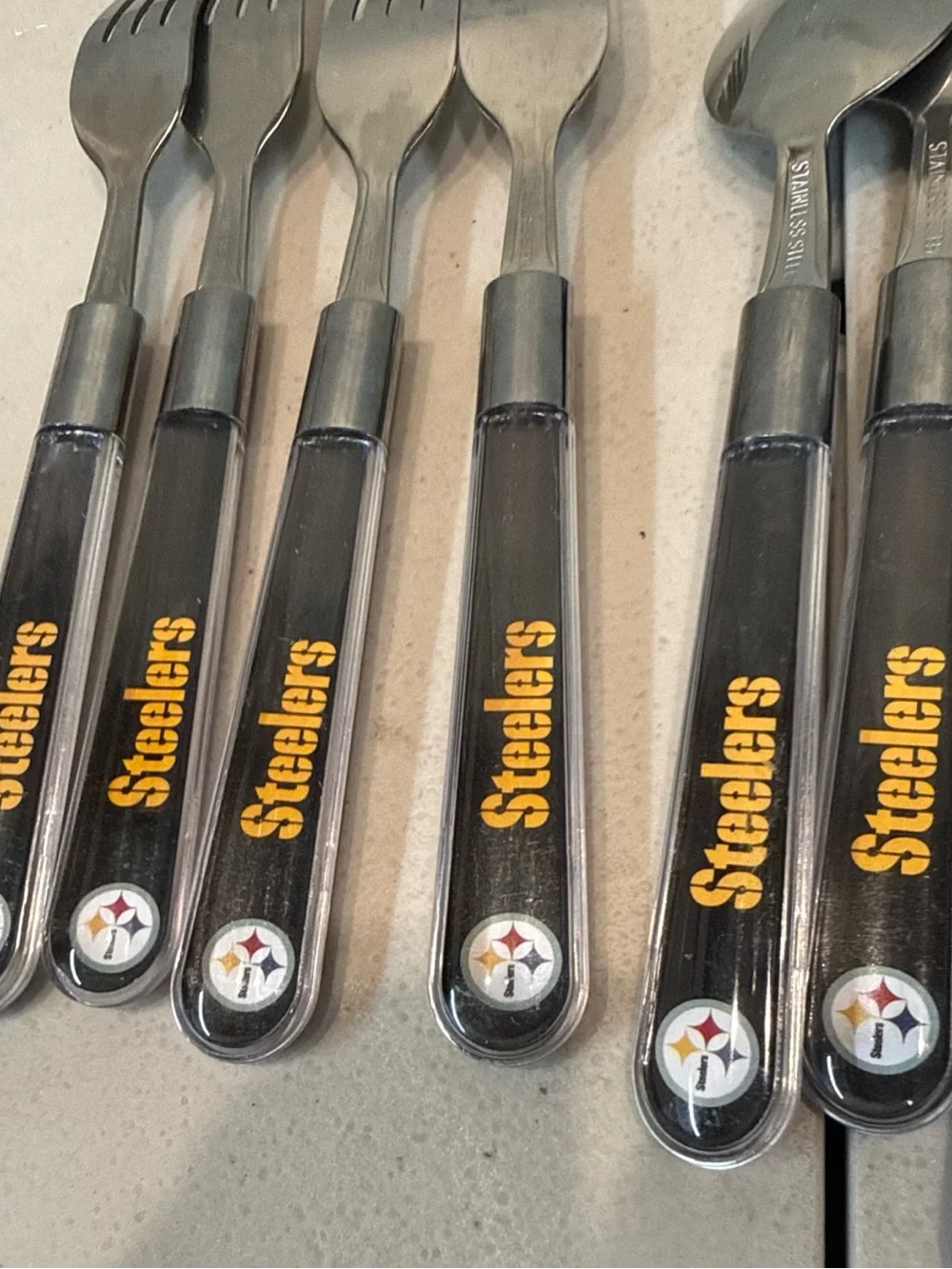 NFL 16 Piece Flatware Set Forks, Knives, Spoons Dining Set Pittsburg Steelers